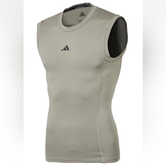 Adidas Mens Tech Fit Sleeveless Training Tank Top Jersey Size XL Compression FIT - Picture 1 of 15